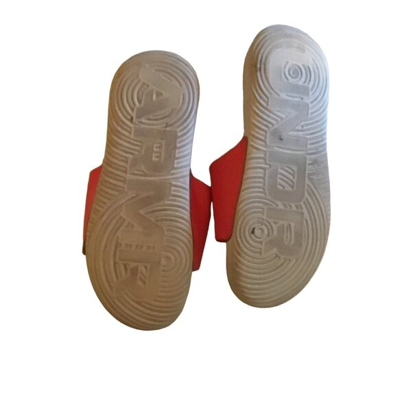 UNDER ARMOUR- SLIP-ON WHITE/RED SIZE 9 - Picture 6 of 7